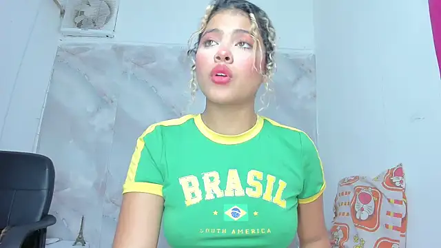 sofiacastillo01 online show from 16, 5, 2026
