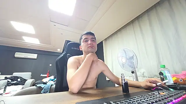 Snapshot of istebenboylebiradamim chatting on 28, 10, 2025 istebenboylebiradamim online show from 28, 10, 2025