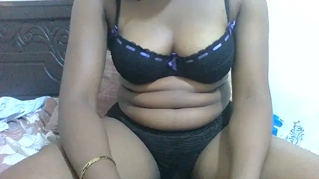 Snapshot of Honeyme24 chatting on 6, 7, 2026 Honeyme24 online show from 6, 7, 2026