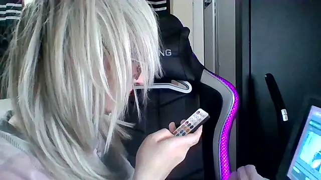 Snapshot of YandereDemon chatting on 29, 12, 2024 YandereDemon online show from 29, 12, 2024