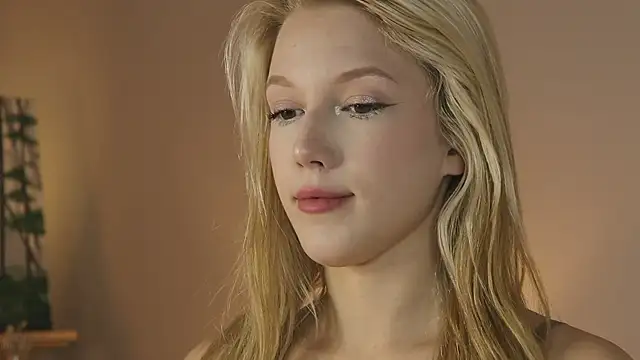Snapshot of AliceLebel chatting on 11, 9, 2025 AliceLebel online show from 11, 9, 2025