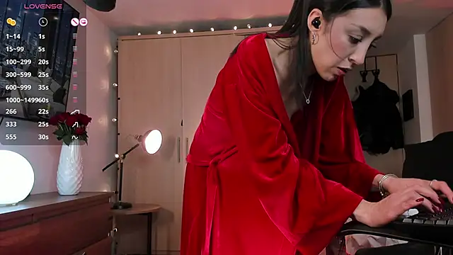 ariana fitl  online show from 10, 1, 2025