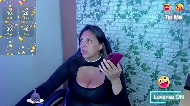 Snapshot of MIABOOBS__ chatting on 17, 11, 2025 MIABOOBS online show from 17, 11, 2025