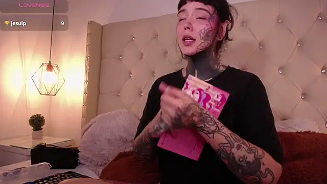 Snapshot of SylveonFox chatting on 17, 12, 2024 SylveonFox online show from 17, 12, 2024