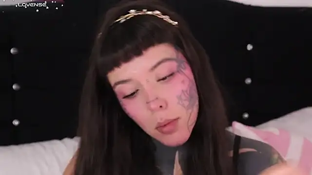 SylveonFox online show from 8, 2, 2025