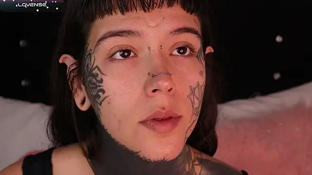 Snapshot of SylveonFox chatting on 11, 2, 2025 SylveonFox online show from 11, 2, 2025