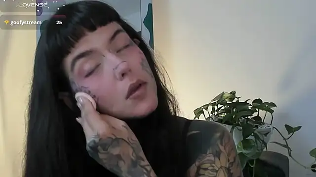 Snapshot of SylveonFox chatting on 22, 3, 2025 SylveonFox online show from 22, 3, 2025