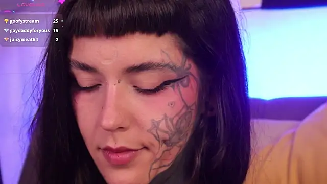 Snapshot of SylveonFox chatting on 18, 9, 2025 SylveonFox online show from 18, 9, 2025