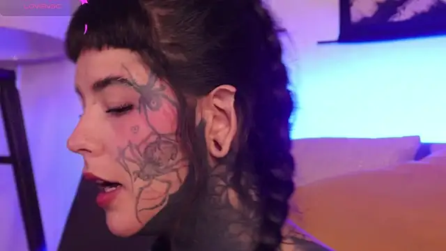 Snapshot of SylveonFox chatting on 23, 9, 2025 SylveonFox online show from 23, 9, 2025