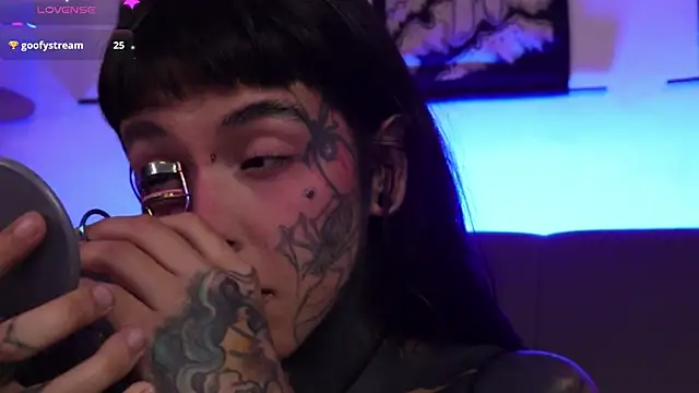 Snapshot of SylveonFox chatting on 13, 10, 2025 SylveonFox online show from 13, 10, 2025