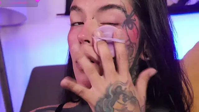 Snapshot of SylveonFox chatting on 22, 10, 2025 SylveonFox online show from 22, 10, 2025