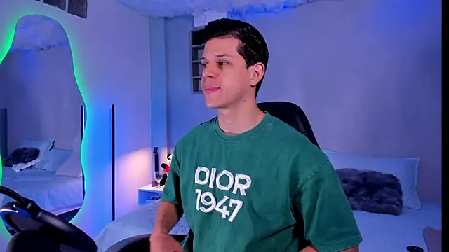 Snapshot of MarcoSullivan chatting on 19, 11, 2025 MarcoSullivan online show from 19, 11, 2025