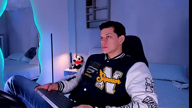 Snapshot of MarcoSullivan chatting on 28, 11, 2025 MarcoSullivan online show from 28, 11, 2025