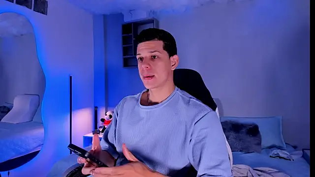 Snapshot of MarcoSullivan chatting on 15, 12, 2025 MarcoSullivan online show from 15, 12, 2025