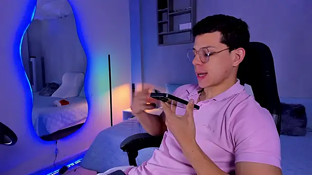 Snapshot of MarcoSullivan chatting on 17, 12, 2025 MarcoSullivan online show from 17, 12, 2025