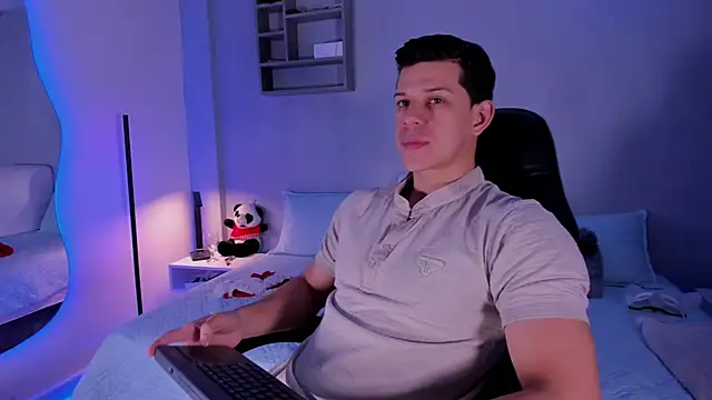 Snapshot of MarcoSullivan chatting on 18, 12, 2025 MarcoSullivan online show from 18, 12, 2025