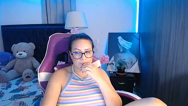 Snapshot of esmeraldaa230 chatting on 11, 6, 2026 esmeraldaa230 online show from 11, 6, 2026
