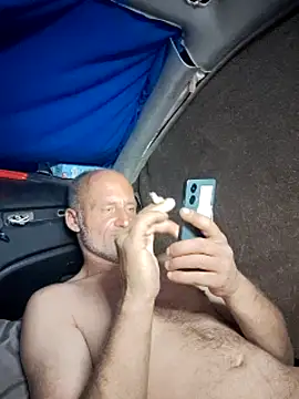 Snapshot of FloppyPickle4u chatting on 4, 2, 2025 FloppyPickle4u online show from 4, 2, 2025