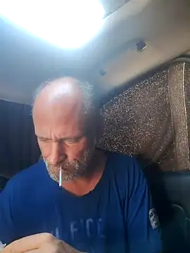 Snapshot of FloppyPickle4u chatting on 10, 2, 2025 FloppyPickle4u online show from 10, 2, 2025