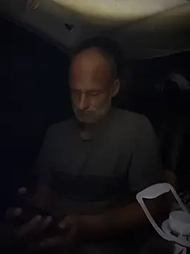 Snapshot of FloppyPickle4u chatting on 1, 12, 2025 FloppyPickle4u online show from 1, 12, 2025