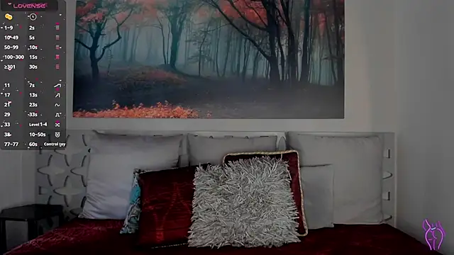 LunaRuso online show from 8, 3, 2025