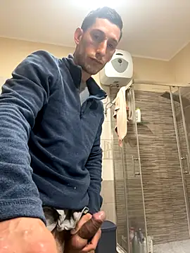 Snapshot of Gionnytav chatting on 2, 12, 2025 Gionnytav online show from 2, 12, 2025