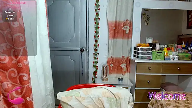 Snapshot of latinahot963 chatting on 1, 10, 2025 latinahot963 online show from 1, 10, 2025