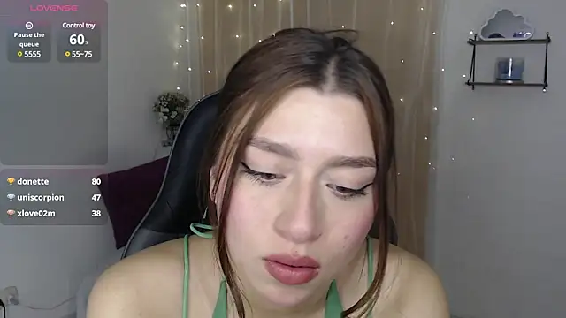 Snapshot of mily_thomson_b_ chatting on 6, 2, 2025 mily thomson b online show from 6, 2, 2025