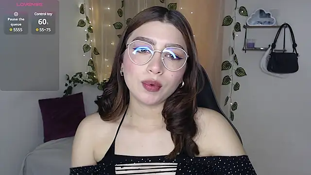 Snapshot of mily_thomson_b_ chatting on 8, 3, 2025 mily thomson b online show from 8, 3, 2025