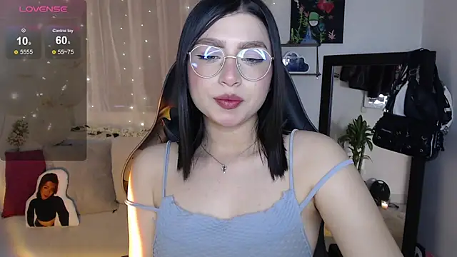 Snapshot of mily_thomson_b_ chatting on 17, 9, 2025 mily thomson b online show from 17, 9, 2025