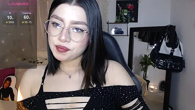 Snapshot of mily_thomson_b_ chatting on 21, 9, 2025 mily thomson b online show from 21, 9, 2025