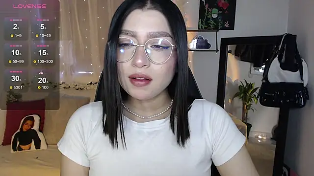 Snapshot of mily_thomson_b_ chatting on 27, 9, 2025 mily thomson b online show from 27, 9, 2025