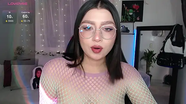 Snapshot of mily_thomson_b_ chatting on 30, 9, 2025 mily thomson b online show from 30, 9, 2025