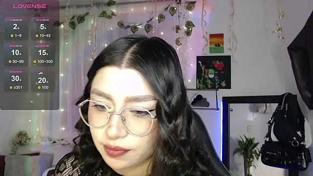 Snapshot of mily_thomson_b_ chatting on 2, 10, 2025 mily thomson b online show from 2, 10, 2025