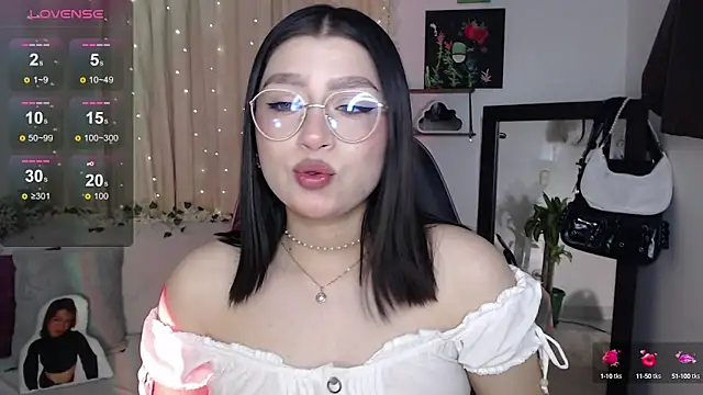 Snapshot of mily_thomson_b_ chatting on 8, 10, 2025 mily thomson b online show from 8, 10, 2025