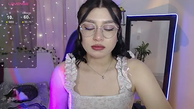 Snapshot of mily_thomson_b_ chatting on 2, 11, 2025 mily thomson b online show from 2, 11, 2025