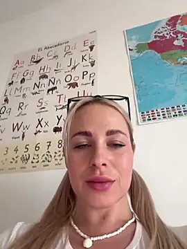 Snapshot of streetdoll chatting on 19, 1, 2025 streetdoll online show from 19, 1, 2025
