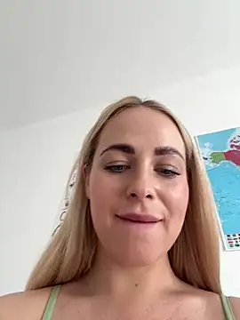 Snapshot of streetdoll chatting on 9, 3, 2025 streetdoll online show from 9, 3, 2025