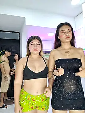 Snapshot of royalgirls_x chatting on 15, 5, 2026 royalgirls x online show from 15, 5, 2026