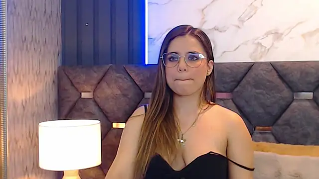 ThaniaJones online show from 7, 3, 2025