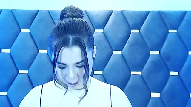 ThaniaJones online show from 8, 10, 2025