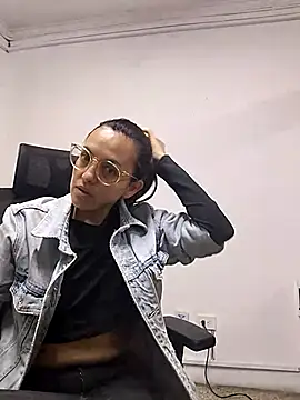 Snapshot of dalilla_macherano chatting on 12, 3, 2025 dalilla macherano online show from 12, 3, 2025