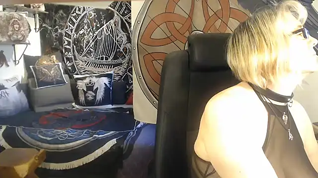 Snapshot of TittenMichelle chatting on 18, 3, 2025 TittenMichelle online show from 18, 3, 2025
