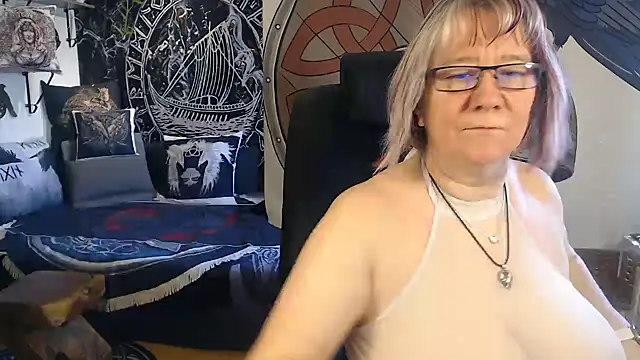 Snapshot of TittenMichelle chatting on 28, 2, 2026 TittenMichelle online show from 28, 2, 2026