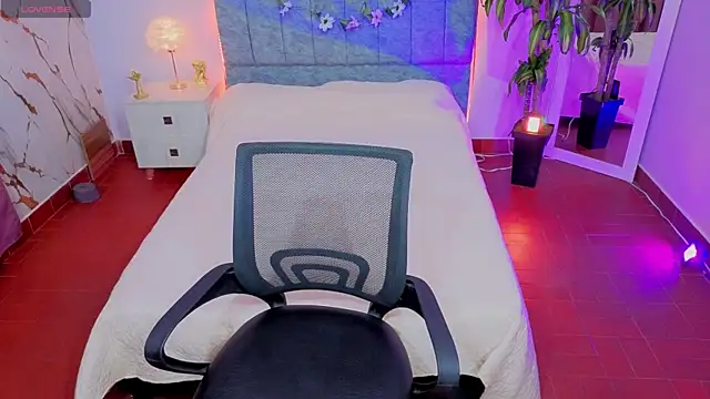 Lana stone  online show from 28, 2, 2026