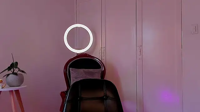 Snapshot of cuddlingbunny chatting on 12, 12, 2024 cuddlingbunny online show from 12, 12, 2024