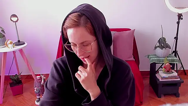 Snapshot of cuddlingbunny chatting on 24, 12, 2024 cuddlingbunny online show from 24, 12, 2024