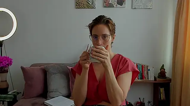 Snapshot of cuddlingbunny chatting on 19, 1, 2025 cuddlingbunny online show from 19, 1, 2025