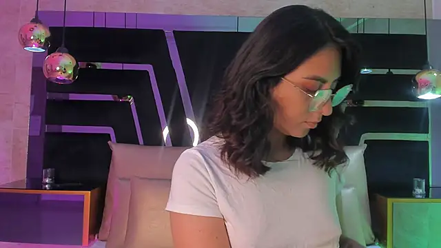 Snapshot of DaraBeckett chatting on 19, 10, 2025 DaraBeckett online show from 19, 10, 2025