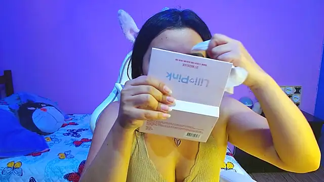 Snapshot of Isa-Jones chatting on 11, 10, 2025 Isa-Jones online show from 11, 10, 2025